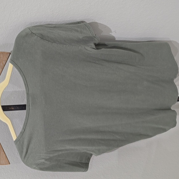 The North Face Women's Short Sleeve Tees - White, Yellow, Green Large 3 Pack - Picture 14 of 16